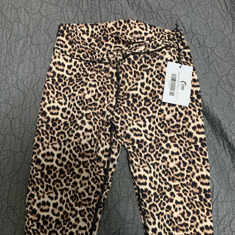 Zyia Scrunchy Leggings